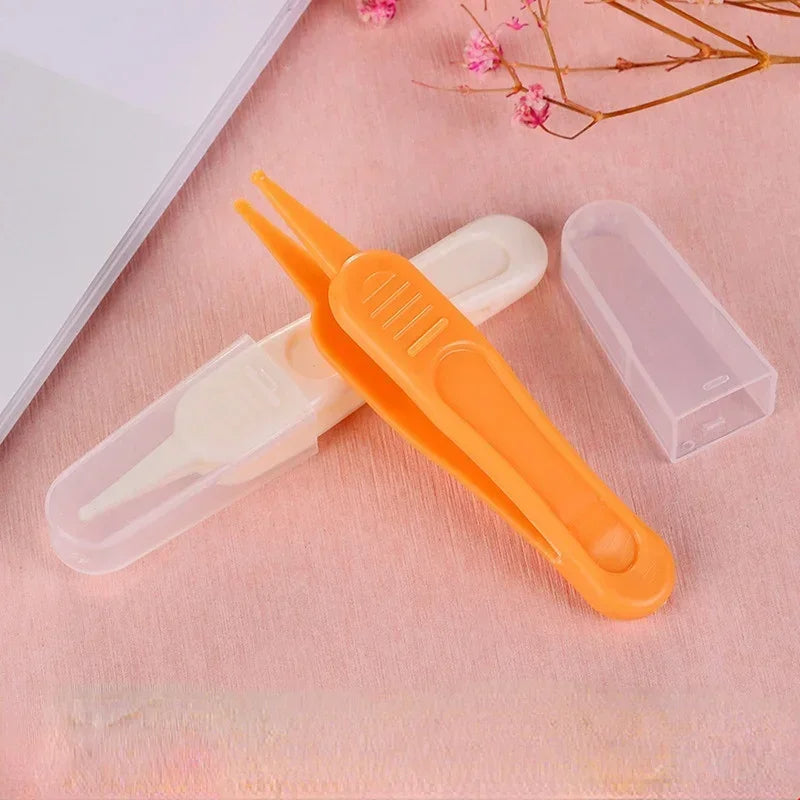 Baby Nasal Tweezers Nose And Ear Cleaner Plastic Pincet Clip Safety Cleaning
